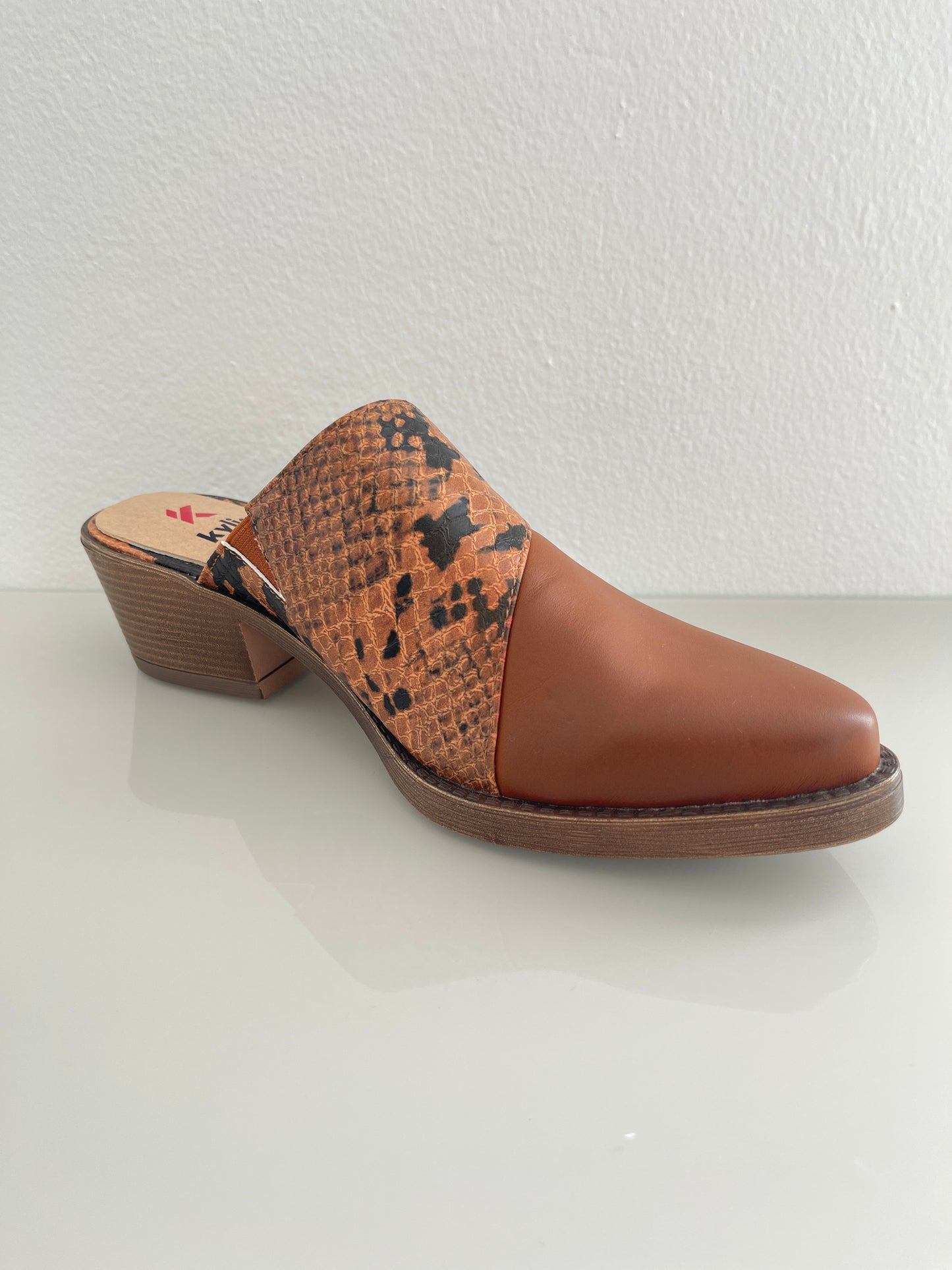 Pointed Toe Tan Mule